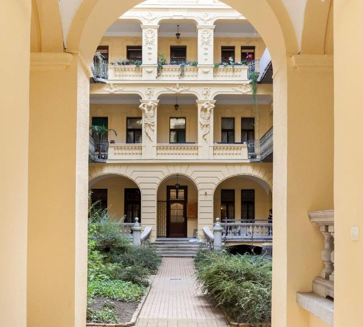Friendly Vintage Studio In The Downtown With Ac Budapest Apartman